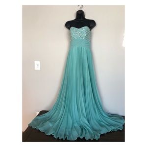 Long blue prom dress